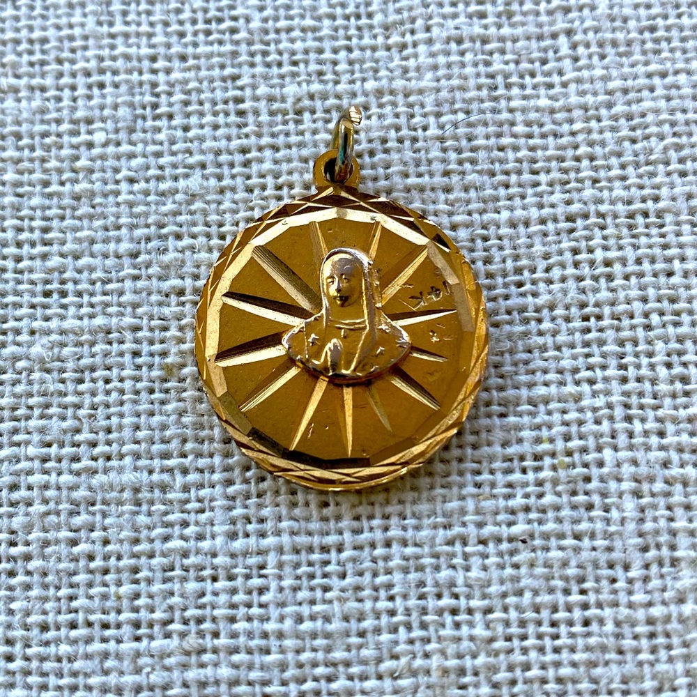14K gold Vintage Mary pendant